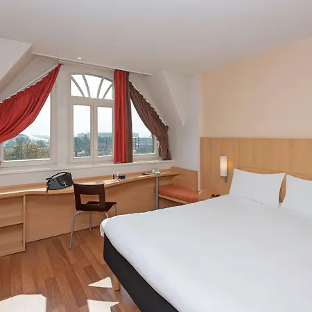 Ibis Centre Gare Hotel 3*