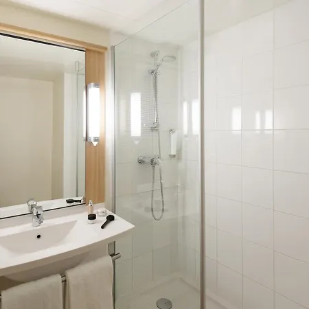Ibis Centre Gare מלון 3*